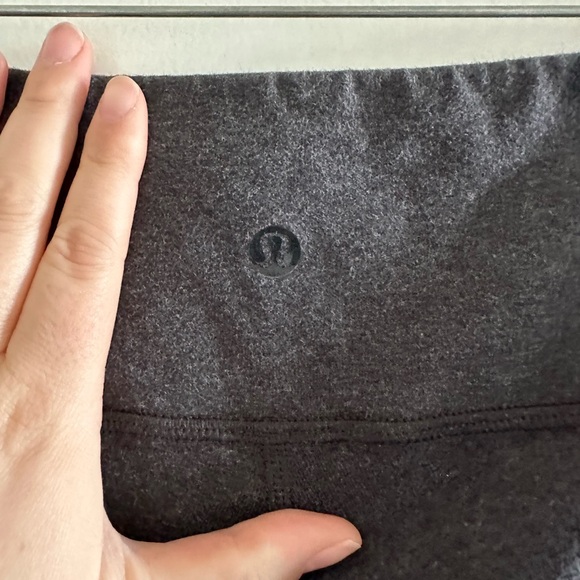 Lululemon Athletica Gray Stretch Comfy Classic Cropped Leggings size 8 EUC - Picture 5 of 7